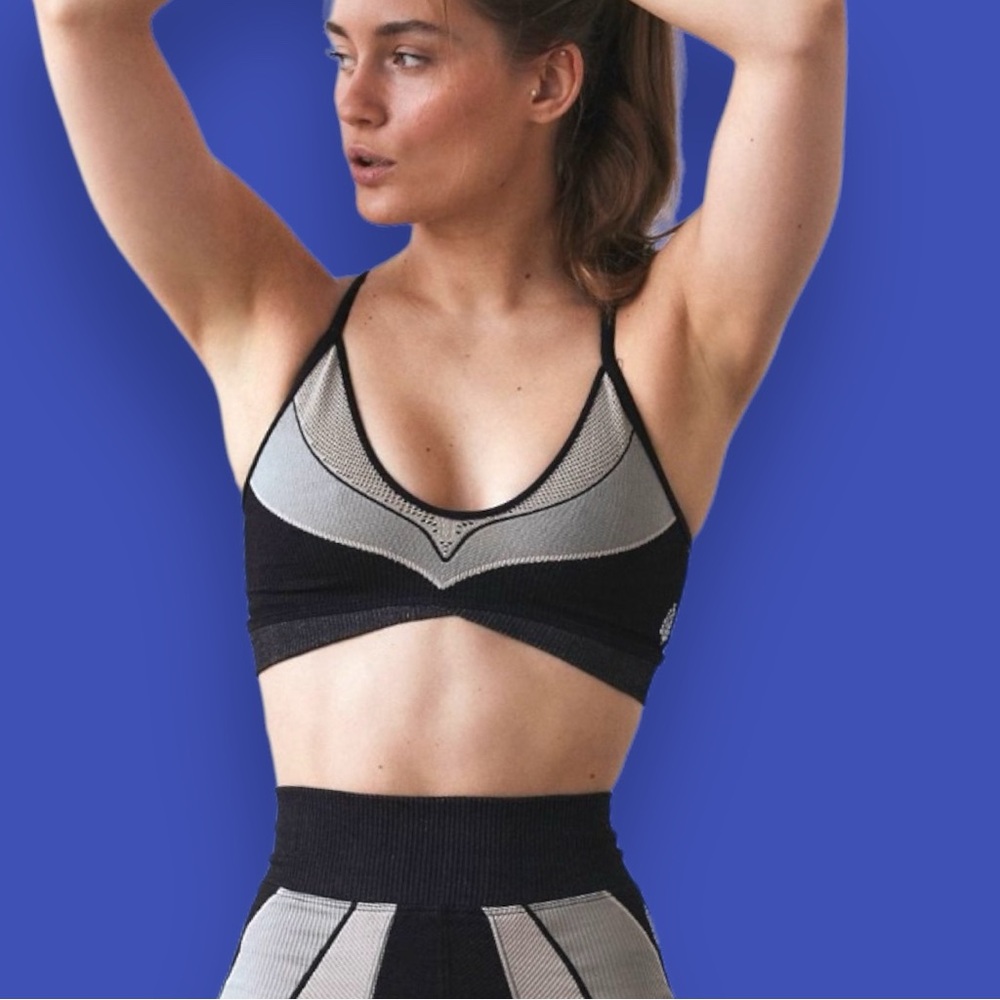 Nwot Fp Movement Race Back Color Block V Neck Spo… - image 2